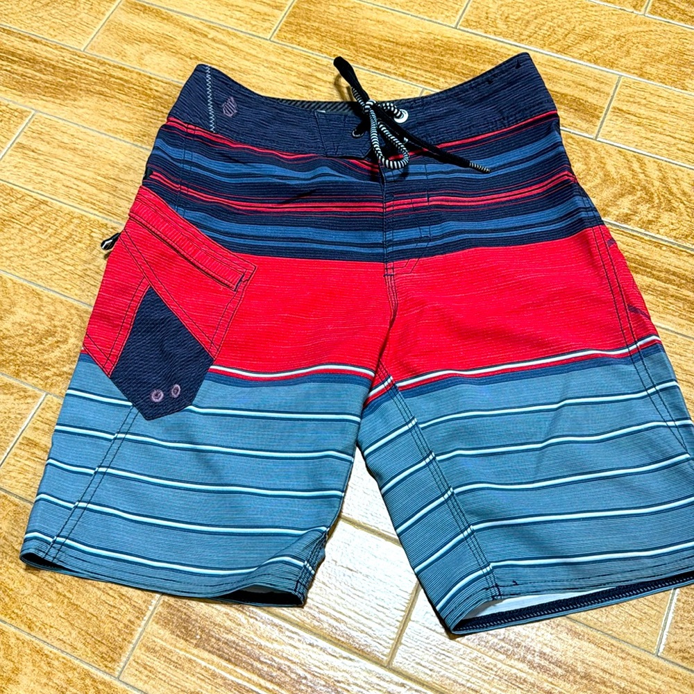 Volcom Mod-Tech shorts (25 / Y10)